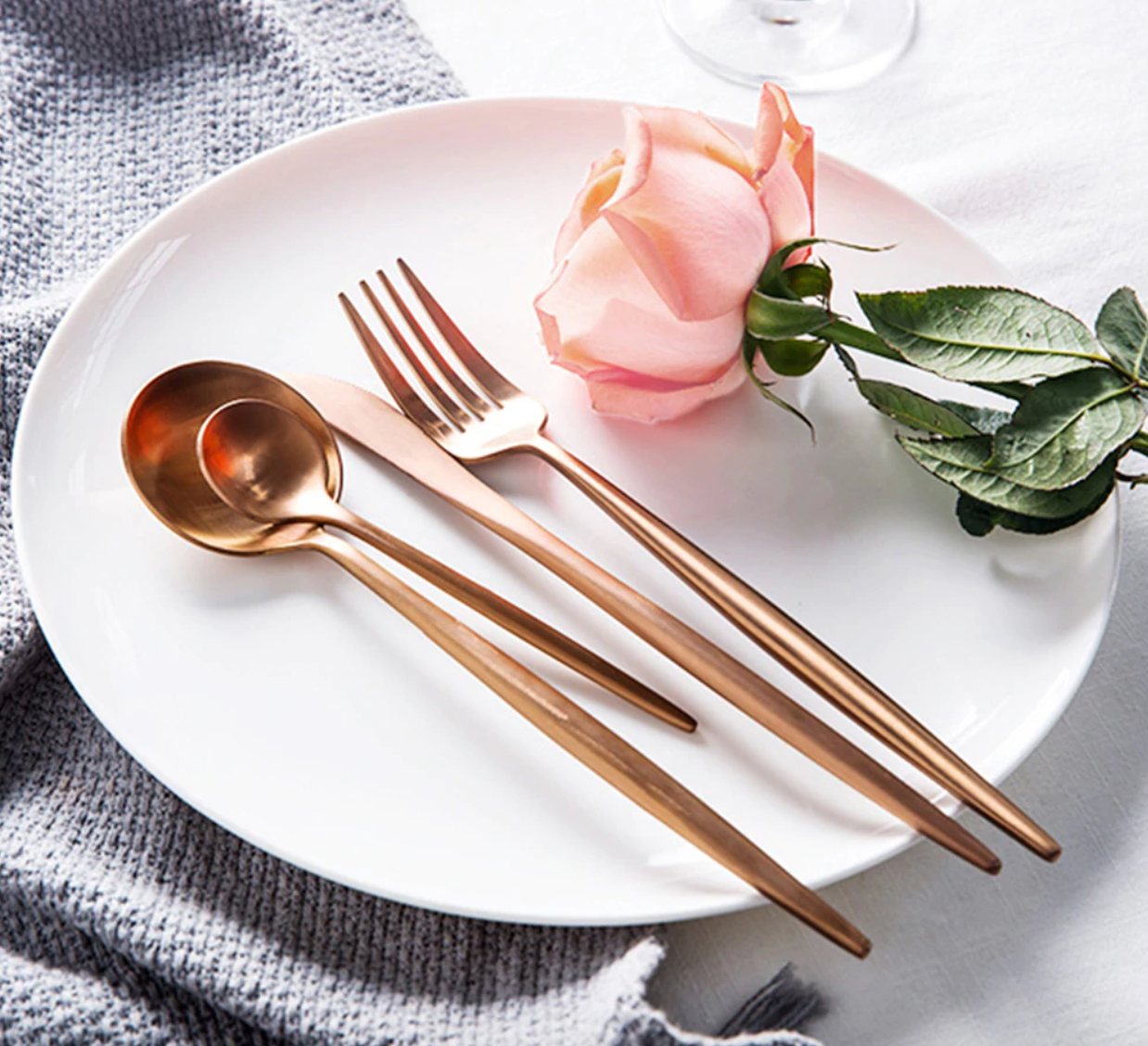 Lina Flatware Collection